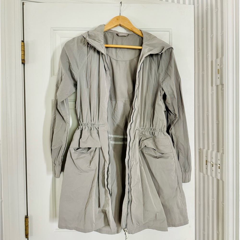 Lululemon windbreaker, size 4